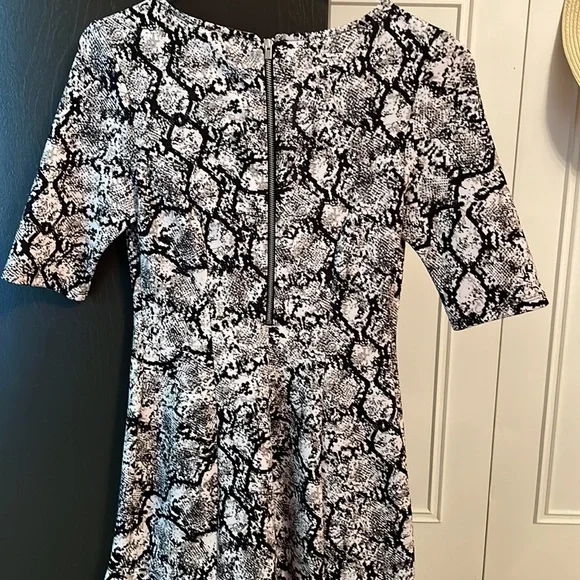Snake skin printed dress - Picture 2 of 4